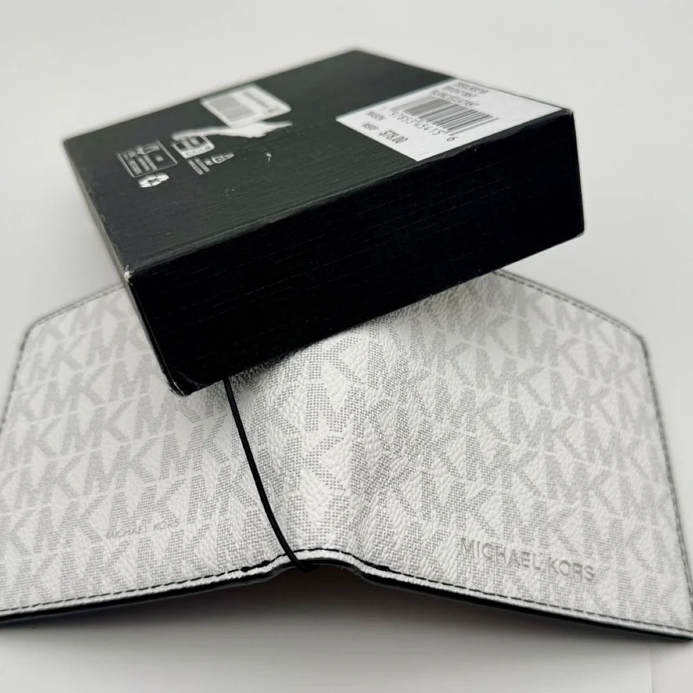 Michael Kors Billfold Leather White with Silver Brand New in Box